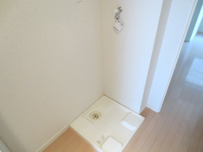 物件内観写真12　(洗濯機置場)