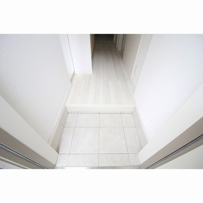 物件内観写真12　(玄関)