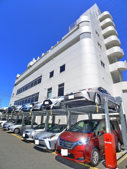 物件外観写真1　(エントランス部分)