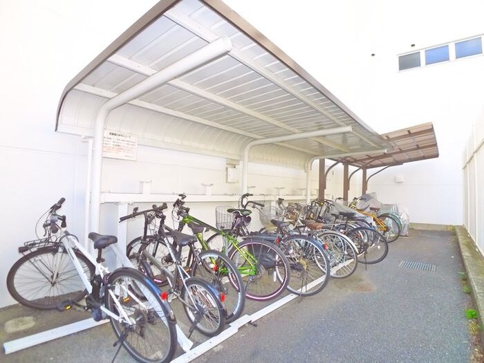 物件外観写真5　(駐輪場)