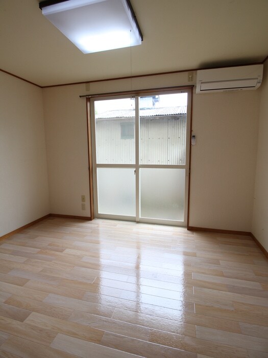 物件内観写真4　(居室)