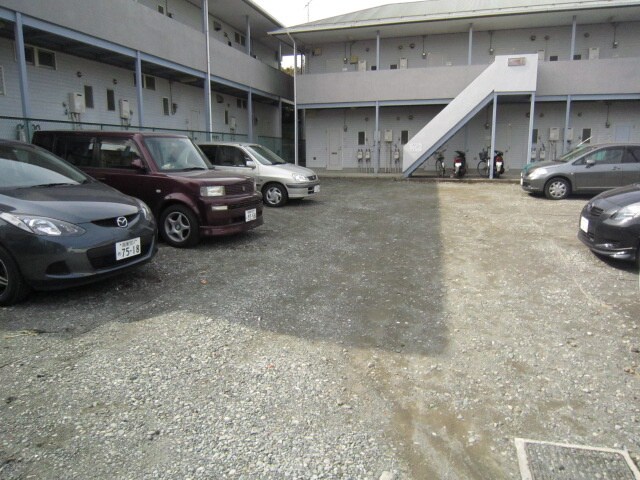 物件外観写真3　(駐車場)