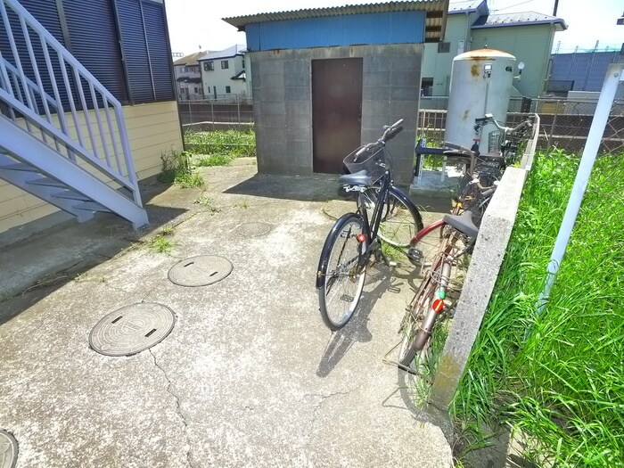 物件外観写真4　(駐輪場)