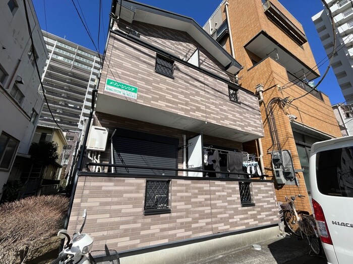 物件外観写真2　(エントランス部分)