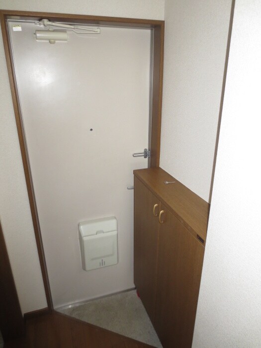 物件内観写真7　(玄関)