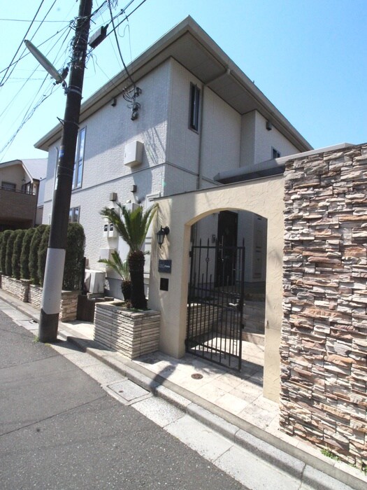 物件外観写真3　(エントランス部分)