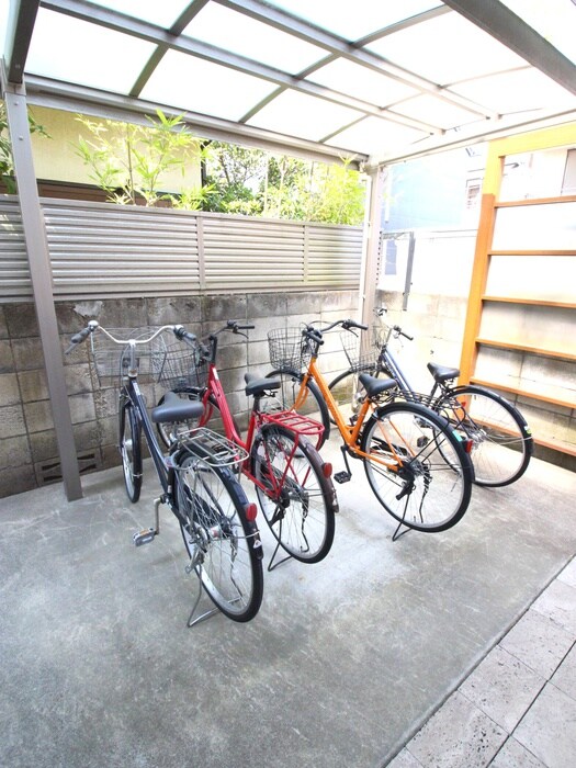 物件外観写真6　(駐輪場)