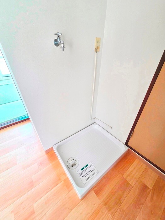 物件内観写真14　(洗濯機置場)