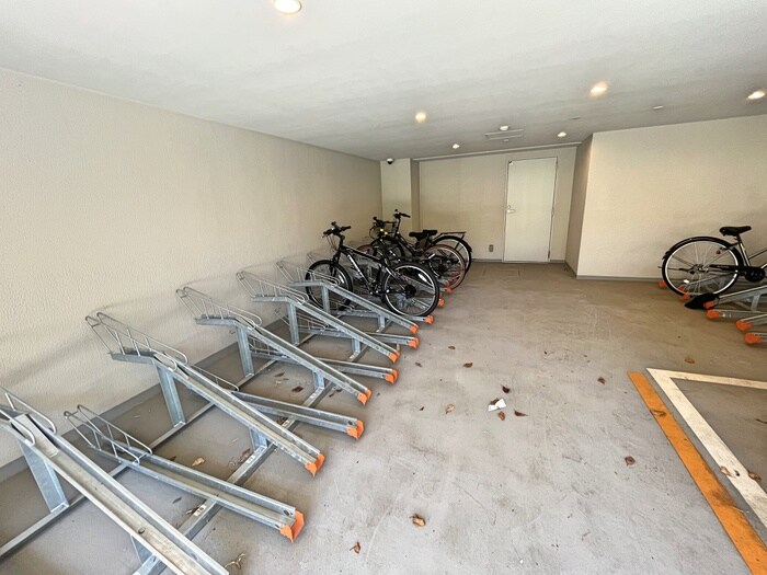 物件外観写真4　(駐輪場)