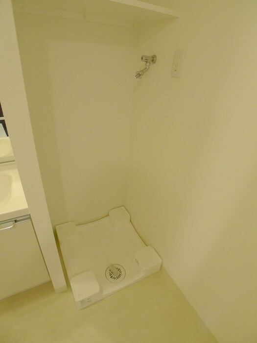 物件内観写真16　(洗濯機置場)