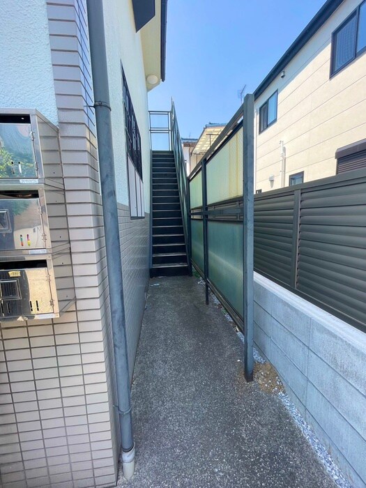 物件外観写真4　(エントランス部分)