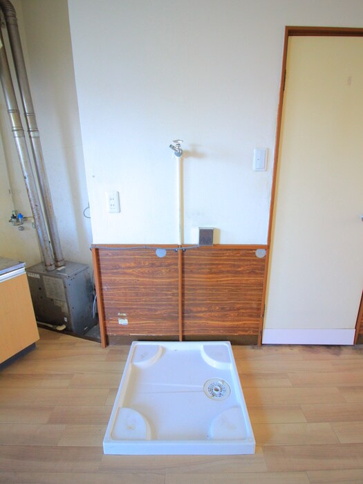 物件内観写真11　(洗濯機置場)