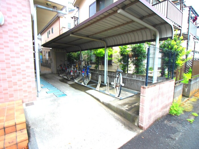 物件外観写真3　(駐輪場)