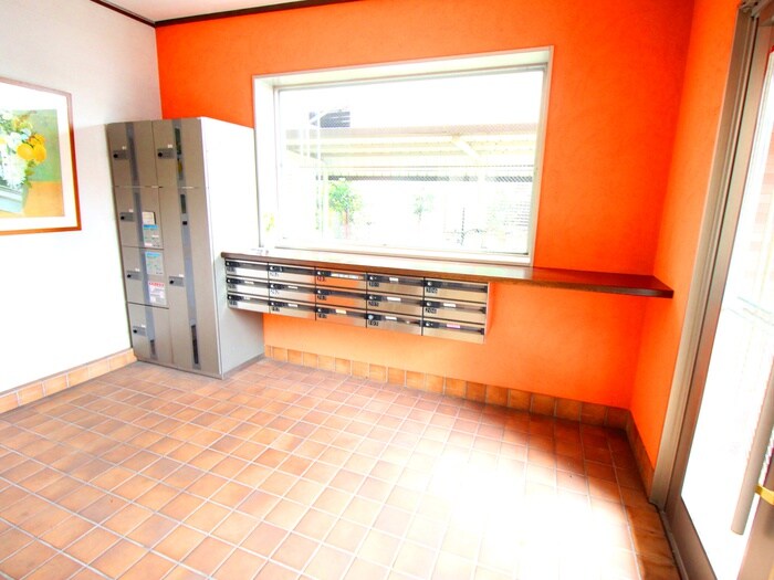 物件外観写真5　(エントランス部分)