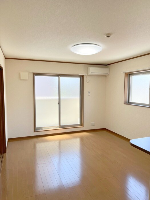 物件内観写真8　(室内からの展望)