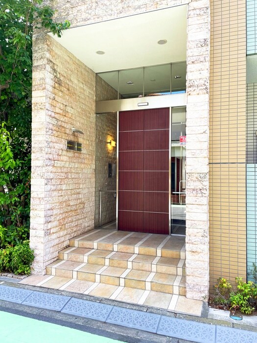 物件外観写真3　(エントランス部分)