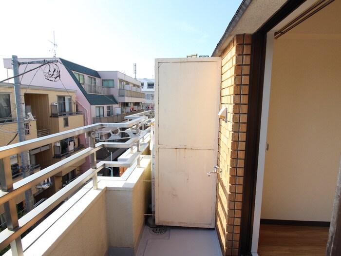 物件内観写真15　(洗濯機置場)