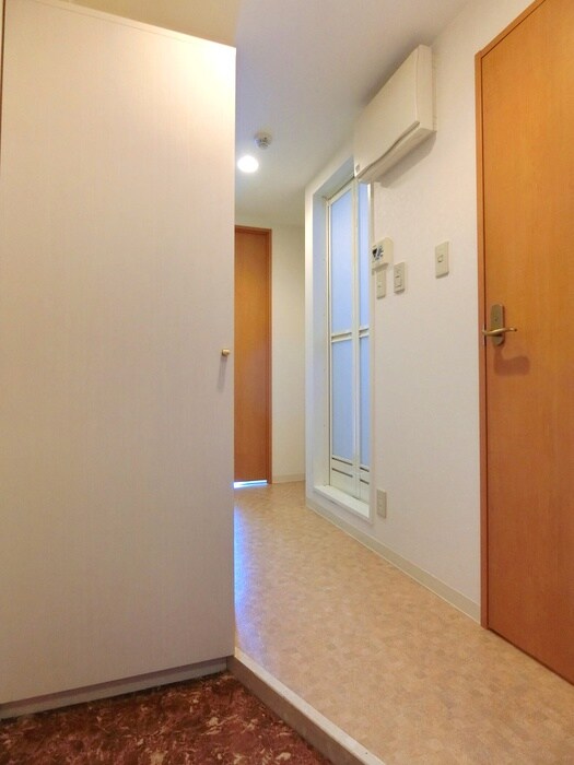 物件内観写真15　(玄関)