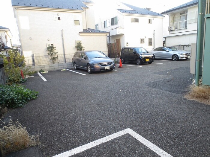 物件外観写真6　(駐車場)