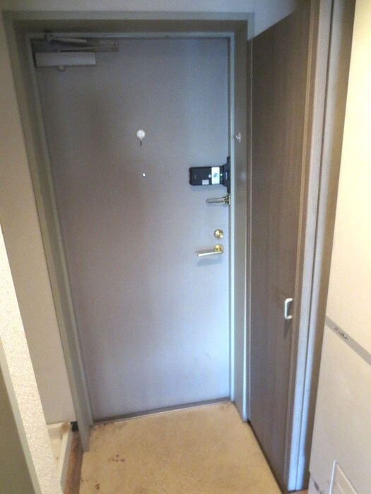 物件内観写真10　(玄関)