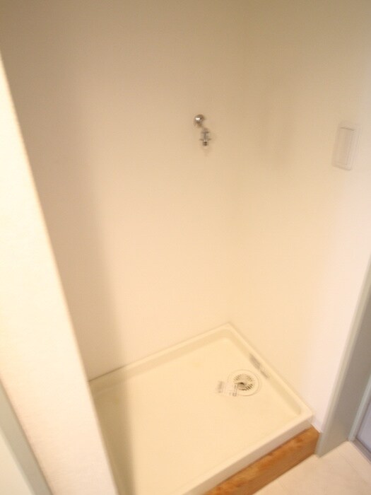 物件内観写真11　(洗濯機置場)