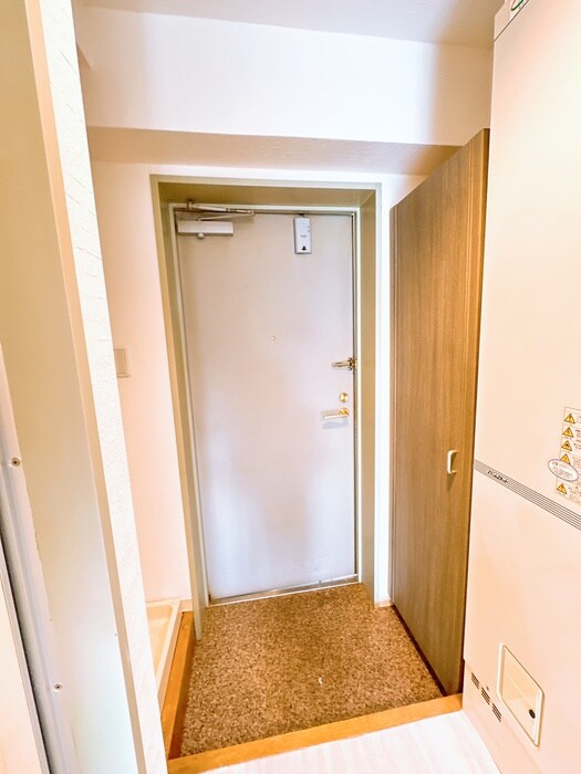 物件内観写真14　(玄関)