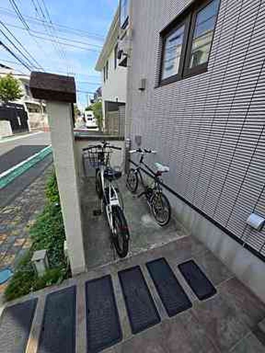物件外観写真4　(駐輪場)