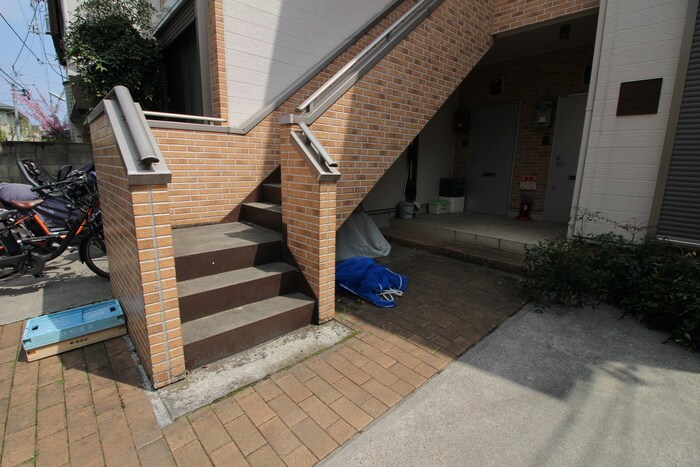 物件外観写真3　(エントランス部分)