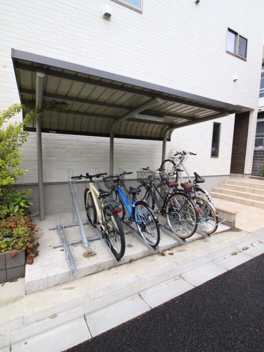 物件外観写真2　(駐輪場)