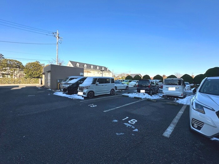 物件外観写真5　(駐車場)