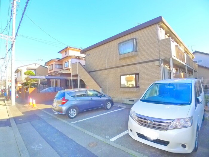 物件外観写真4　(駐車場)