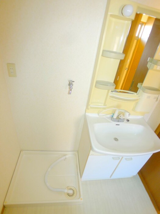 物件内観写真18　(洗濯機置場)