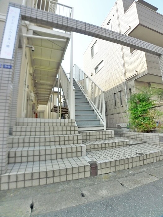 物件外観写真2　(エントランス部分)