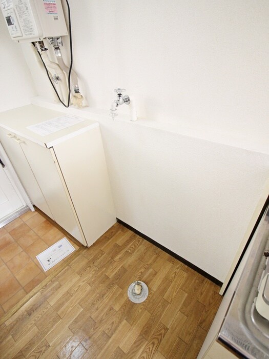 物件内観写真16　(洗濯機置場)