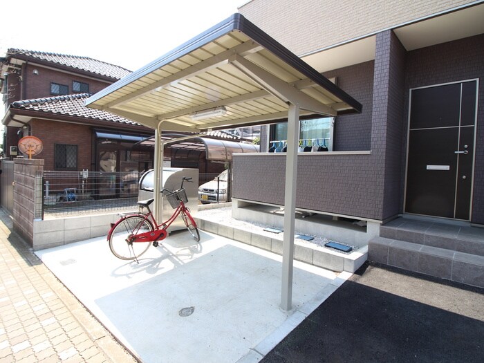 物件外観写真2　(駐輪場)