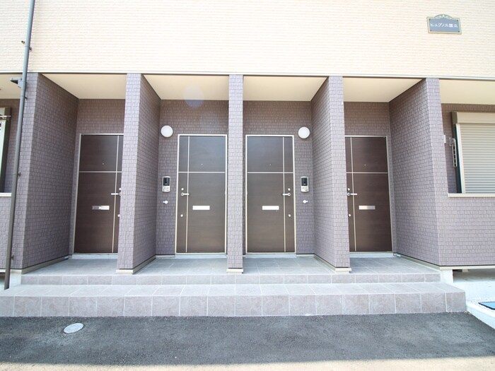 物件外観写真5　(エントランス部分)