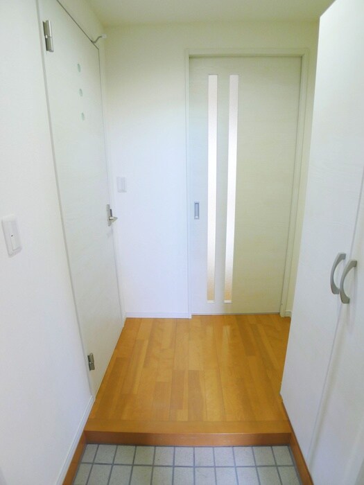 物件内観写真7　(玄関)