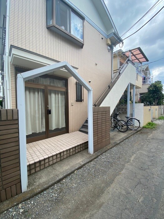 物件外観写真2　(エントランス部分)