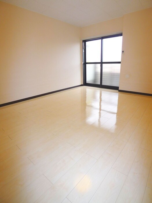 物件内観写真7　(室内からの展望)