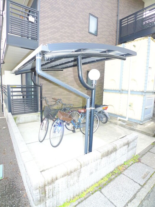 物件外観写真4　(駐輪場)
