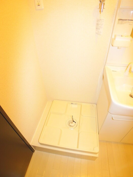 物件内観写真14　(洗濯機置場)