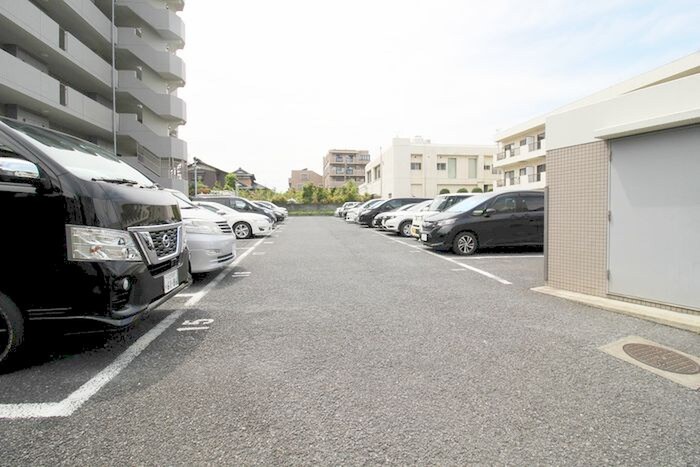 物件外観写真4　(駐車場)