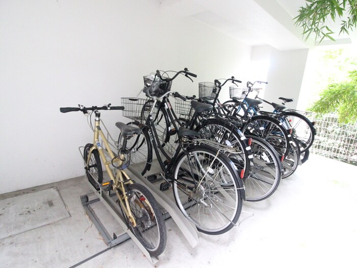 物件外観写真6　(駐輪場)