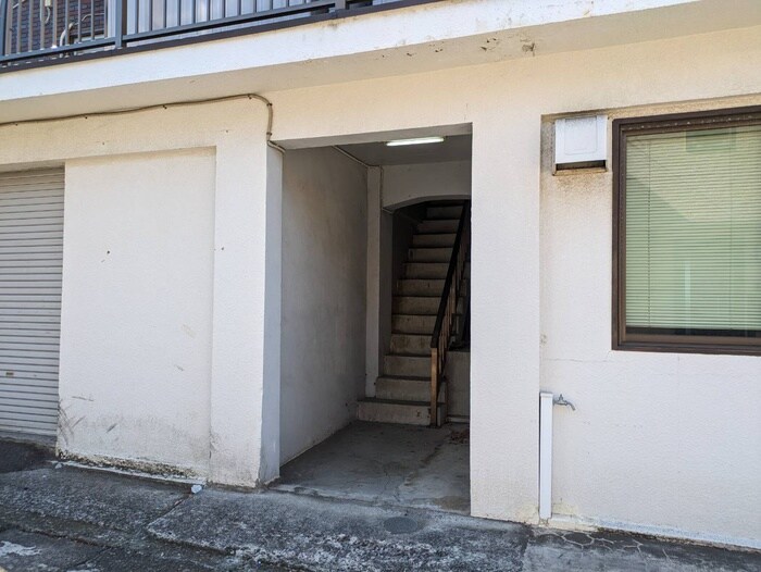 物件外観写真2　(エントランス部分)