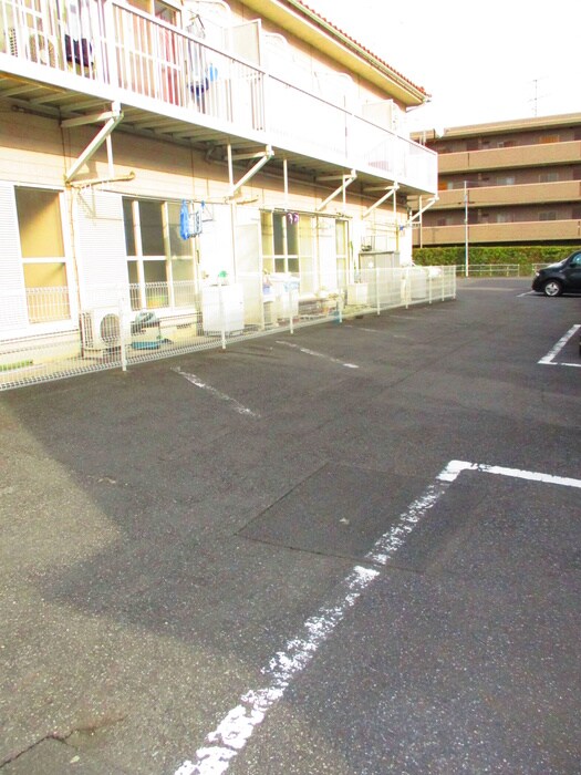 物件外観写真6　(駐車場)