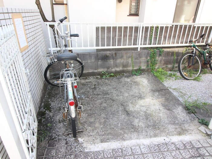 物件外観写真3　(駐輪場)
