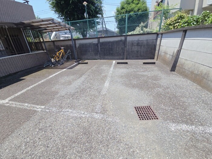 物件外観写真6　(駐車場)