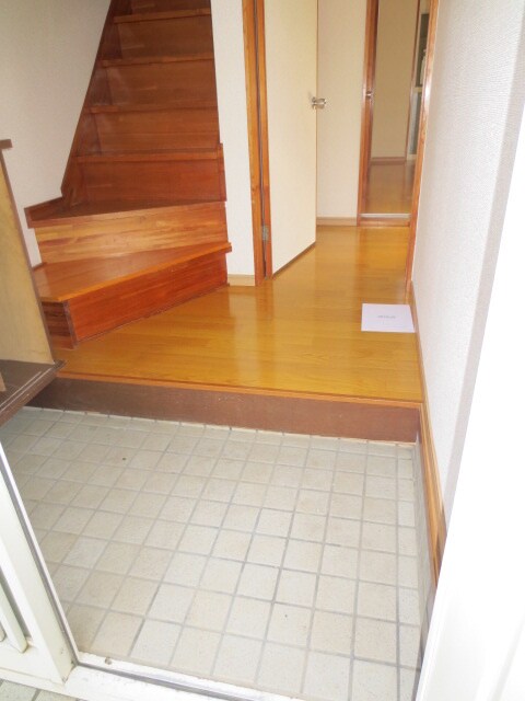 物件内観写真15　(玄関)