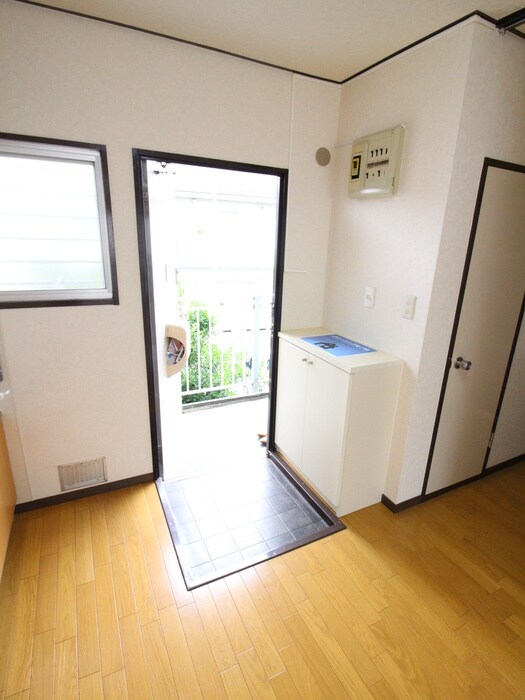 物件内観写真15　(玄関)