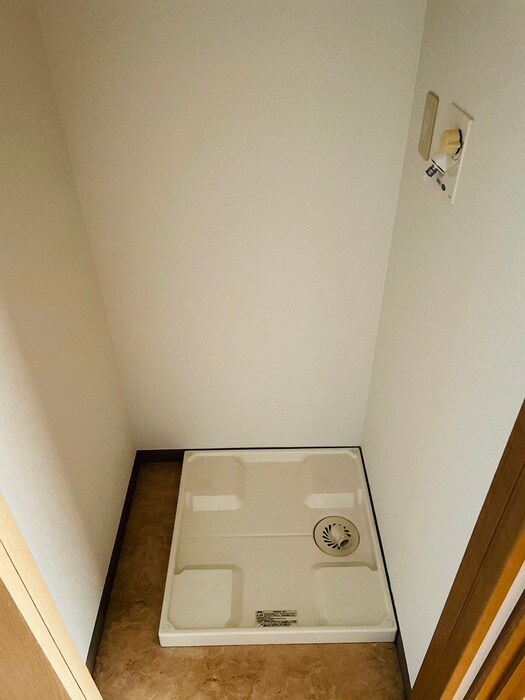 物件内観写真14　(洗濯機置場)